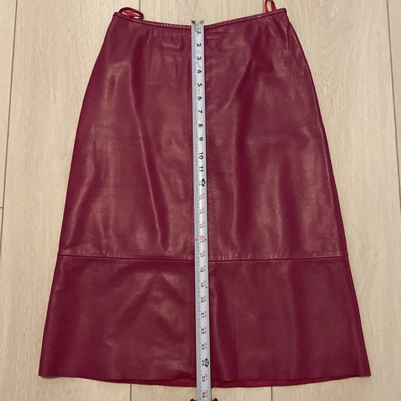 Banana Republic 💯 Leather Skirt - Picture 5 of 10